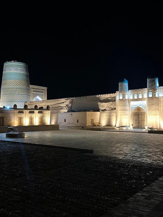 Feruzkhan Hotel - Madrassah Mohammed Rakhim Khan 1871 Khiva Eksteriør billede